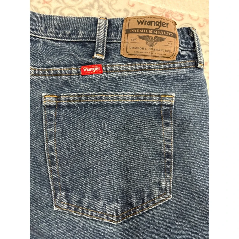 Wrangler Relaxed Fit Jeans Mens 42x30 Medium Wash Blue Cotton Denim 9760WDR